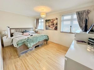 Cartlodge Avenue- click for photo gallery